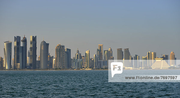 Skyline von Doha  Abendlicht