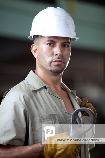 Industriearbeiter im Betrieb