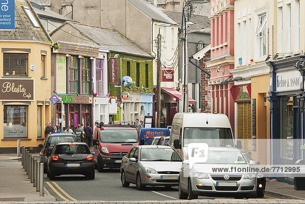 Städtisches Motiv  Städtische Motive  Straßenszene  Straßenszene  Auto  fahren  Straße  beschäftigt  Zimmer  Irland