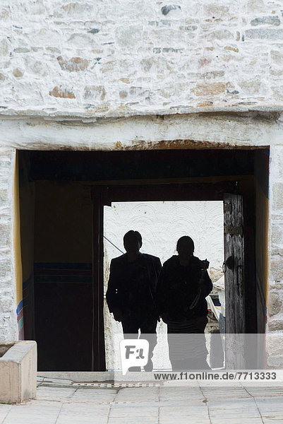 Mensch  Menschen  gehen  Eingang  offen  Silhouette  China  Kloster  Tibet