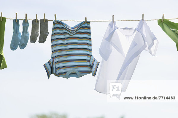 Kleidung hängen Außenaufnahme Wäsche Linie