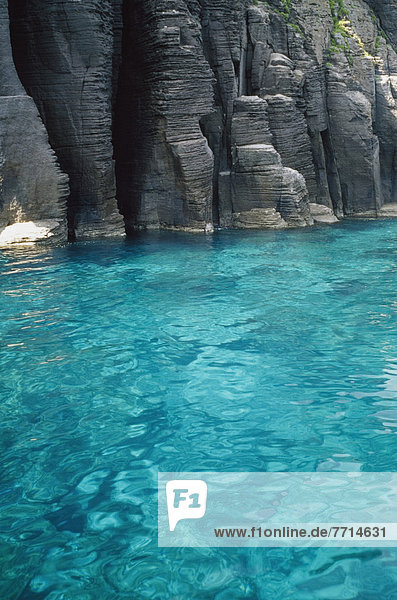 Felsbrocken  durchsichtig  transparent  transparente  transparentes  Wasser  blau