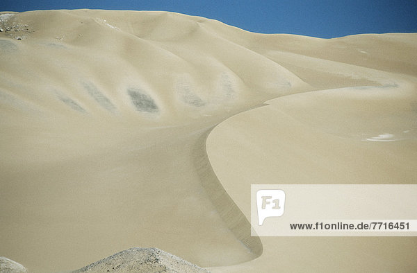 Fernverkehrsstraße  Wüste  Sand  Düne  Luxor  Oase