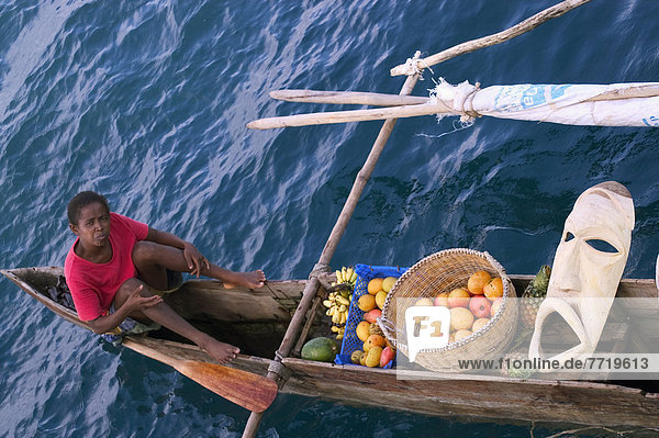 Frau  Frucht  Boot  verkaufen  Madagaskar