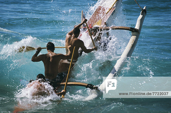 Wasserrand Teamwork Mann paddeln Pause Hawaii Oahu Wellenreiten surfen