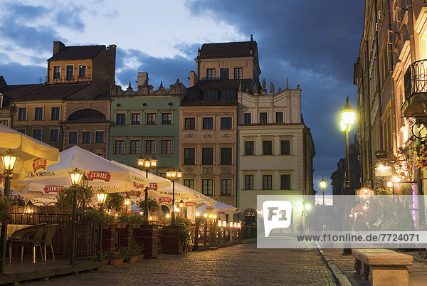 Warschau  Hauptstadt  Lifestyle  Gebäude  spät  Stadt  Quadrat  Quadrate  quadratisch  quadratisches  quadratischer  umgeben  schreiben  UNESCO-Welterbe  Renaissance  Ortsteil  Abenddämmerung  Markt  alt