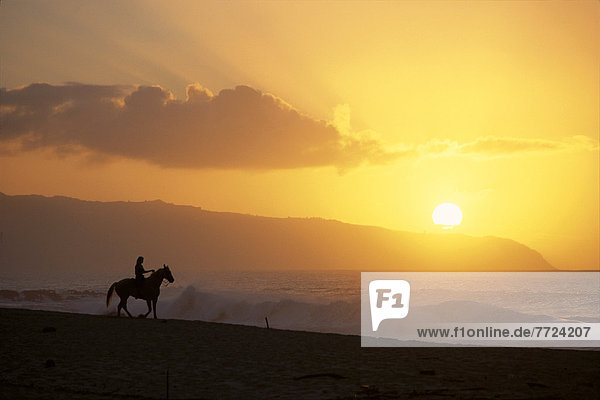 Strand Sonnenuntergang reiten - Pferd Mädchen