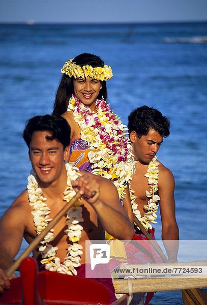 Frau  Mann  Kanu  Kleidung  Ruderer  1  2  Hawaii  Polynesier