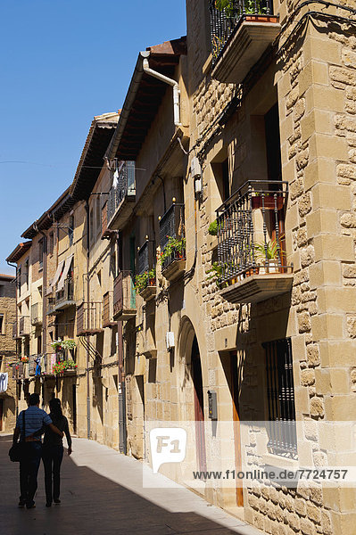 Zusammenhalt  Mittelalter  gehen  Straße  Dorf  Laguardia  Spanien