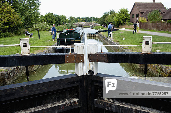 Lock Over The Kennet And Avon Canal In Caen Hill  Near Devizes  Wiltshire  Uk