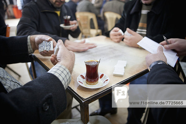 Mann  Spiel  Dominostein  Teehaus  Irak