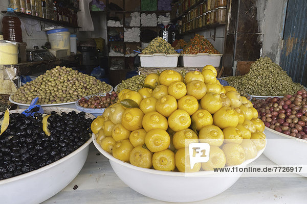 eingelegt  einlegen  Schüssel  Schüsseln  Schale  Schalen  Schälchen  Zitrone  Olive  Marokko