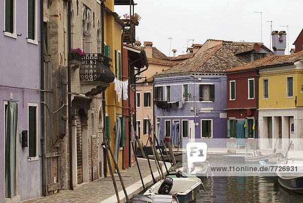 Farbaufnahme Farbe Wohnhaus Straße Stilleben still stills Stillleben vorwärts Burano Italien
