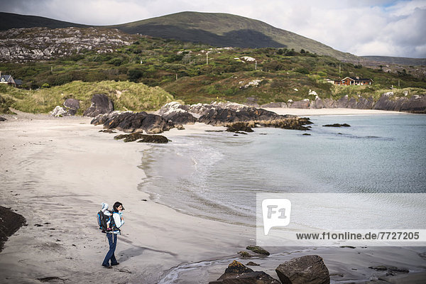 gehen  Strand  Großbritannien  Kerry County  Mutter - Mensch  Irland  Iveragh Halbinsel