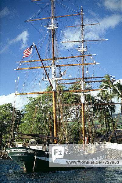Schiffsmast  Mast  Fahne  amerikanisch  Ansicht  Hawaii  Lahaina  Maui  Heck