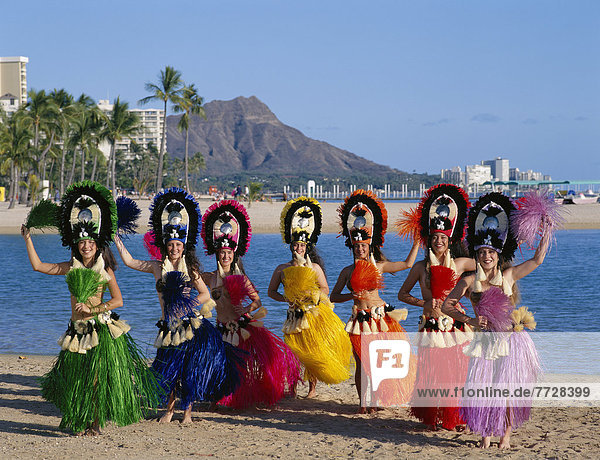 Farbaufnahme  Farbe  lächeln  Kleidung  Tänzer  7  sieben  Hawaii  Oahu