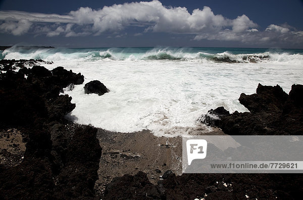 Felsbrocken Fokus auf den Vordergrund Fokus auf dem Vordergrund Hawaii Maui Wasserwelle Welle