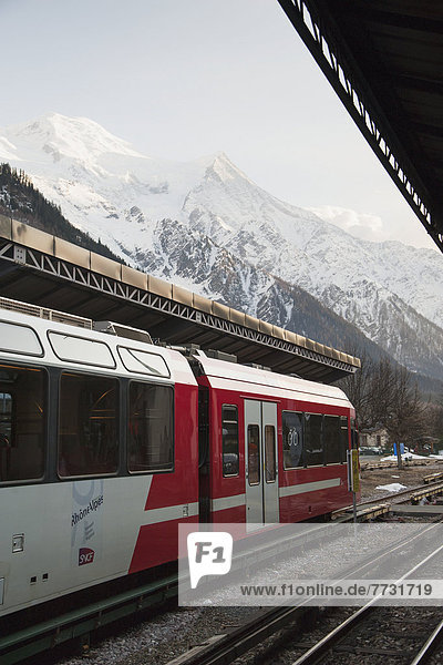 Haltestelle  Haltepunkt  Station  Zug