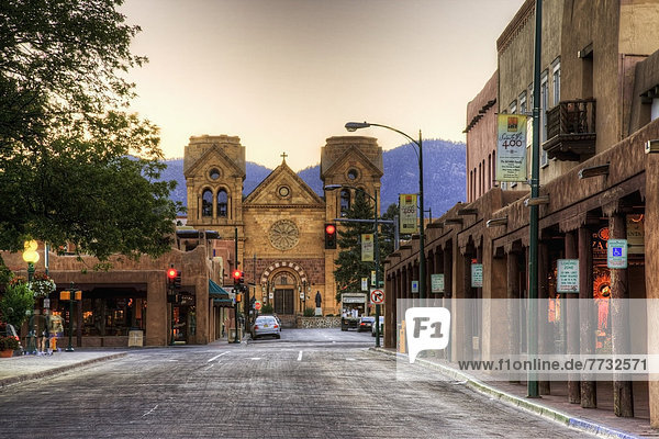 East San Francisco Street looking toward St. Francis of Assisi Cathedral at dawn  Santa Fe  New Mexico  USA