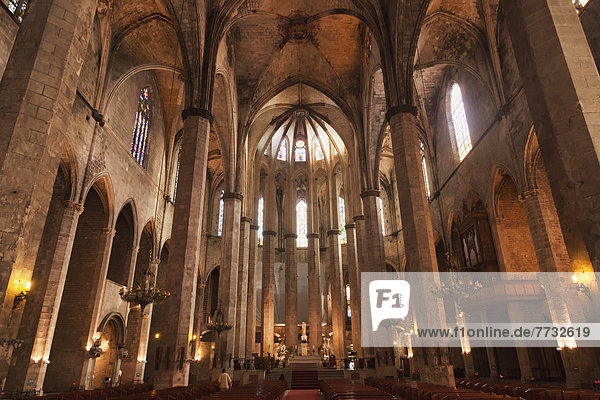 Nave of Basilica Santa Maria del Mar  Barcelona  Catalonia  Spain