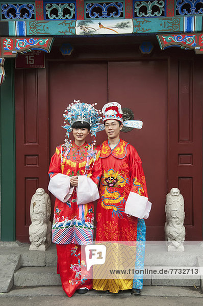 Farbaufnahme  Farbe  Frau  Mann  Kleidung  jung  Peking  Hauptstadt  Kostüm - Faschingskostüm  China