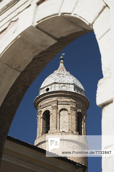 Kuppel  Stein  Schloßturm  Torbogen  Rahmen  Basilika  Kuppelgewölbe  Emilia-Romangna  Italien  Ravenna