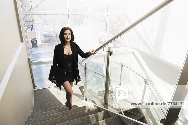 Stufe  Geschäftsfrau  jung  Alberta  Kanada  klettern  Edmonton