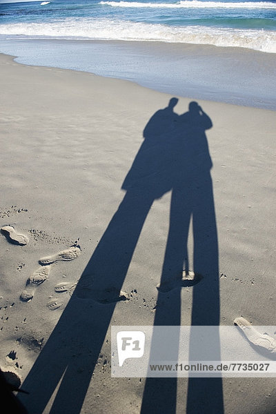 stehend  Mensch  zwei Personen  Menschen  Ecke  Ecken  Strand  Schatten  lang  langes  langer  lange  2  Australien