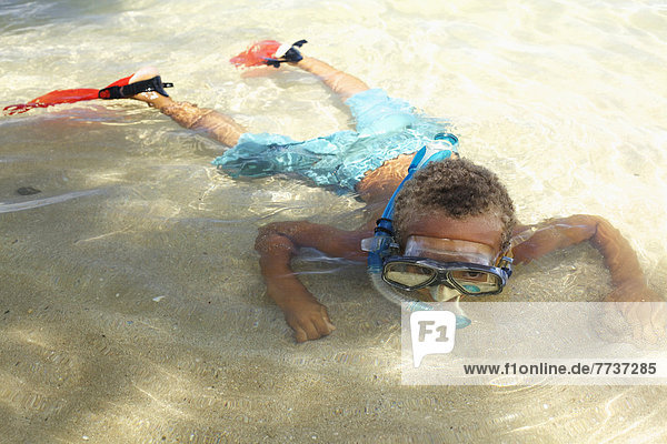 Wasser  Junge - Person  Ozean  seicht  jung  schnorcheln  Fahrgestell