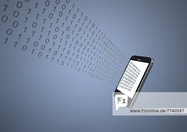 Mobile mit Binärcode vor grauem Hintergrund  Nahaufnahme