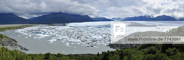 USA  Alaska  Blick auf Knik Gletscher und Chugach Mountains im Hintergrund