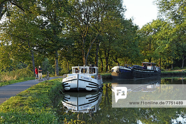 Hausboot auf dem Canal des Vosges  früher Canal de l?Est  bei PK 88  Scheitelhaltung des Kanals  Abendstimmung