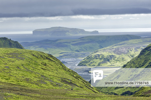 Blick in die Þakgil und zum Berg Hjörleifshöfði auf der Wanderung von der Þakgil zum Höfðabrekkajökull