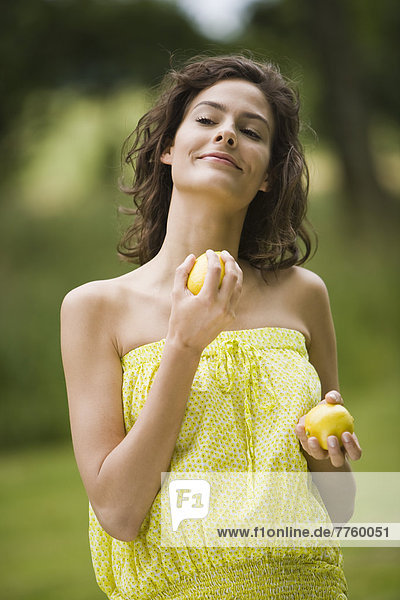 Young woman holding lemons