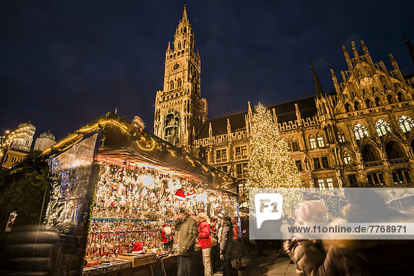 Christmas market at Marienplatz square with the town hall and a Christmas tree
