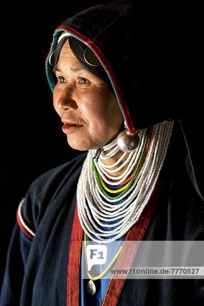 nahe  Frau  Tradition  Hügel  Dorf  Myanmar  Asien  Kleid  Shan Staat  Volksstamm  Stamm