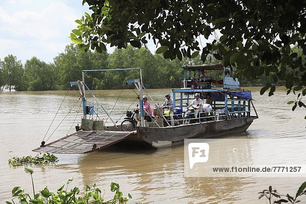 Local ferry  Mekong River  Mekong Delta  Vinh Long Province  Vietnam  Indochina  Southeast Asia  Asia
