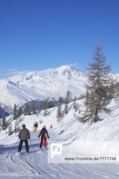 La Foret blue piste and Mont Blanc behind  Peisey-Vallandry  Les Arcs  Savoie  French Alps  France  Europe