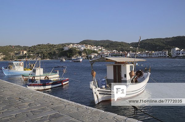 Hafen  Europa  Boot  vertäut  angeln  Griechenland  Griechische Inseln  Kokkari  Samos