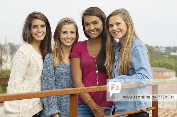 Gruppen von Mädchen im Teenageralter