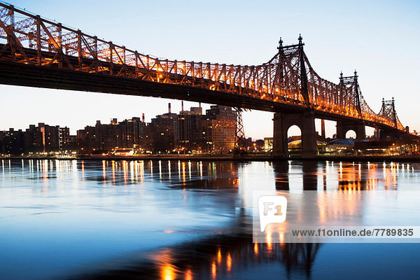 Queensboro Bridge bei Sonnenuntergang  New York City  USA