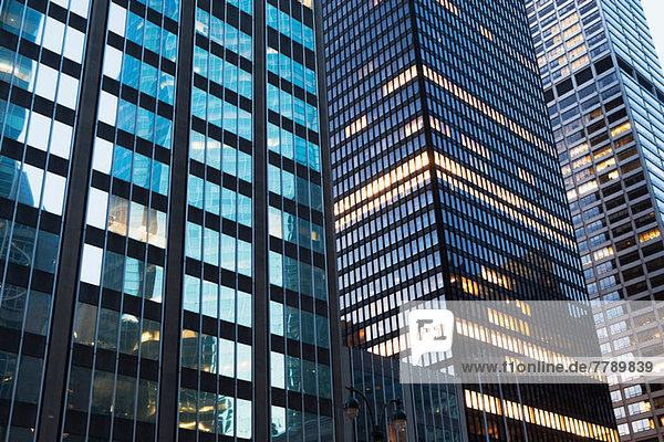 Bürogebäude mit Glasfassade