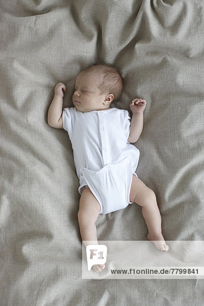Neugeborenes  neugeboren  Neugeborene  Bett  schlafen  weiß  Unterhemd  Mädchen  Baby  Kanada  Ontario
