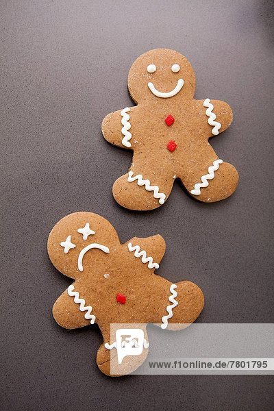 Two gingerbread men on grey background