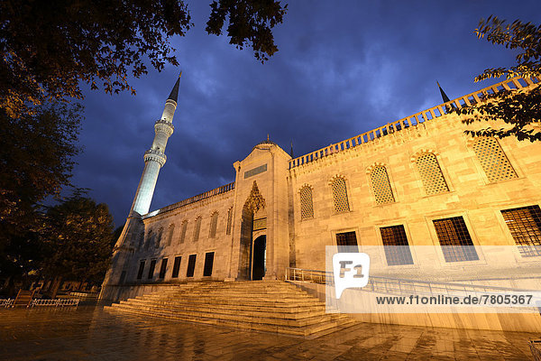 Eingangsportal Blaue Moschee  auch Sultan-Ahmed-Moschee  Sultanahmet Camii  UNESCO-Weltkulturerbe