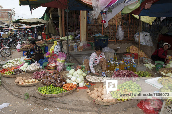 Obst und Gemüse zum Verkauf auf einem Markt