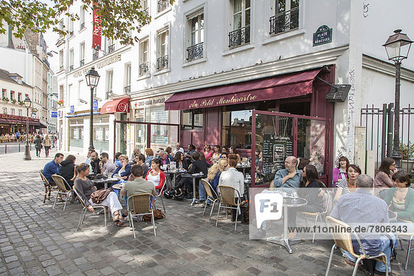 Café Au Petit Montmartre am Place des Abbesses Platz