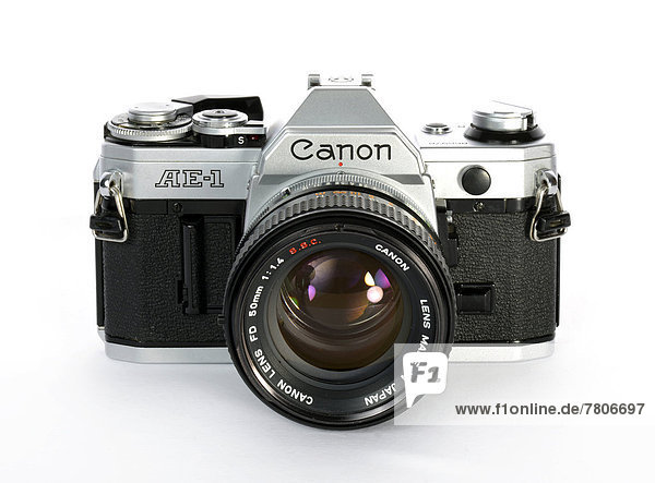 Analoge Spiegelreflexkamera Canon AE-1 mit FD 50mm 1:1 4 S.S.C.  Meilenstein der Kamerageschichte
