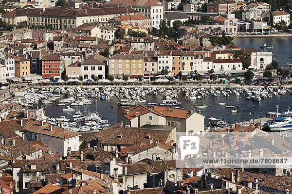 Kroatien Blick von der Sv Eufemija Kirche am Hafen von Rovinj
