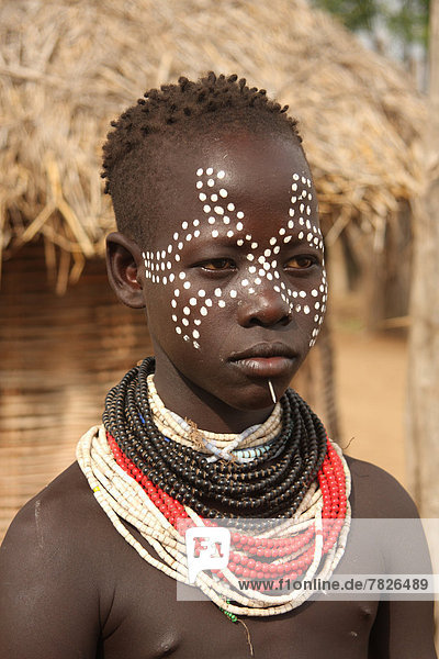 Portrait  Tradition  Junge - Person  Halskette  Kette  Ethnisches Erscheinungsbild  Gesichtsbemalung  Afrika  Äthiopien  Collier  durchbohren  Volksstamm  Stamm